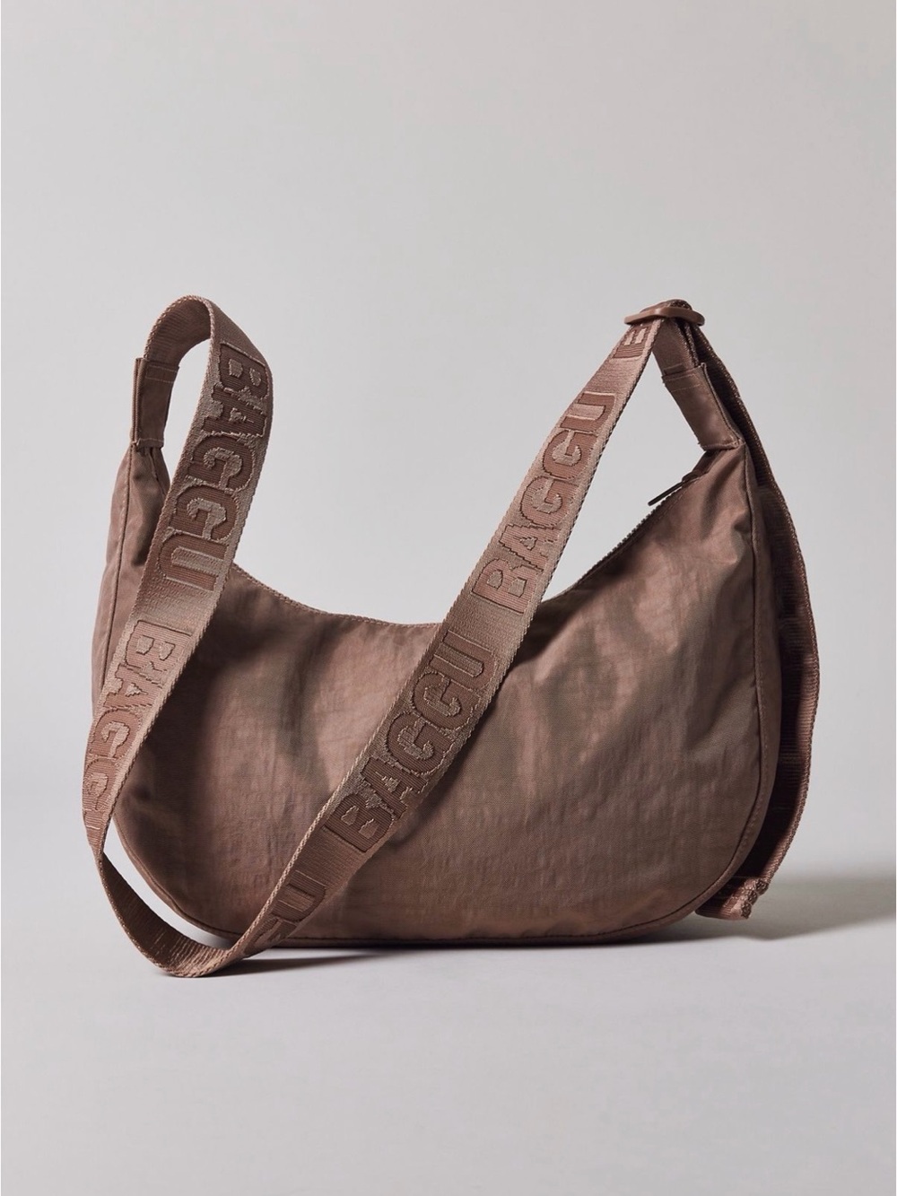 Baggu Toasted Almond Medium Crescent